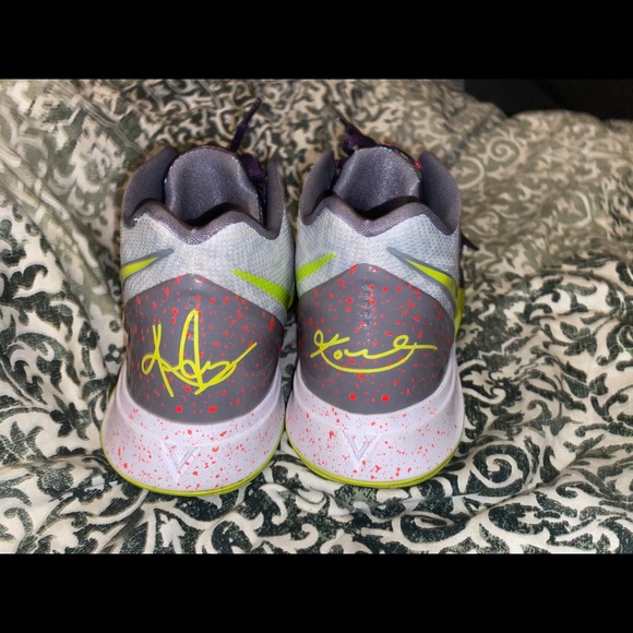 KYRIE MAMBA MENTALITY - Picture 3 of 6
